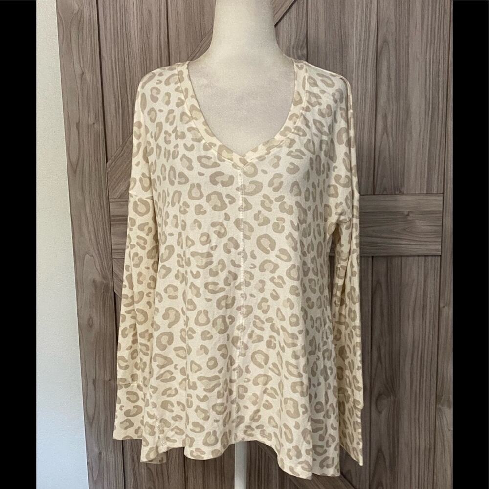 NWT Gibson petite small oatmeal animal print top